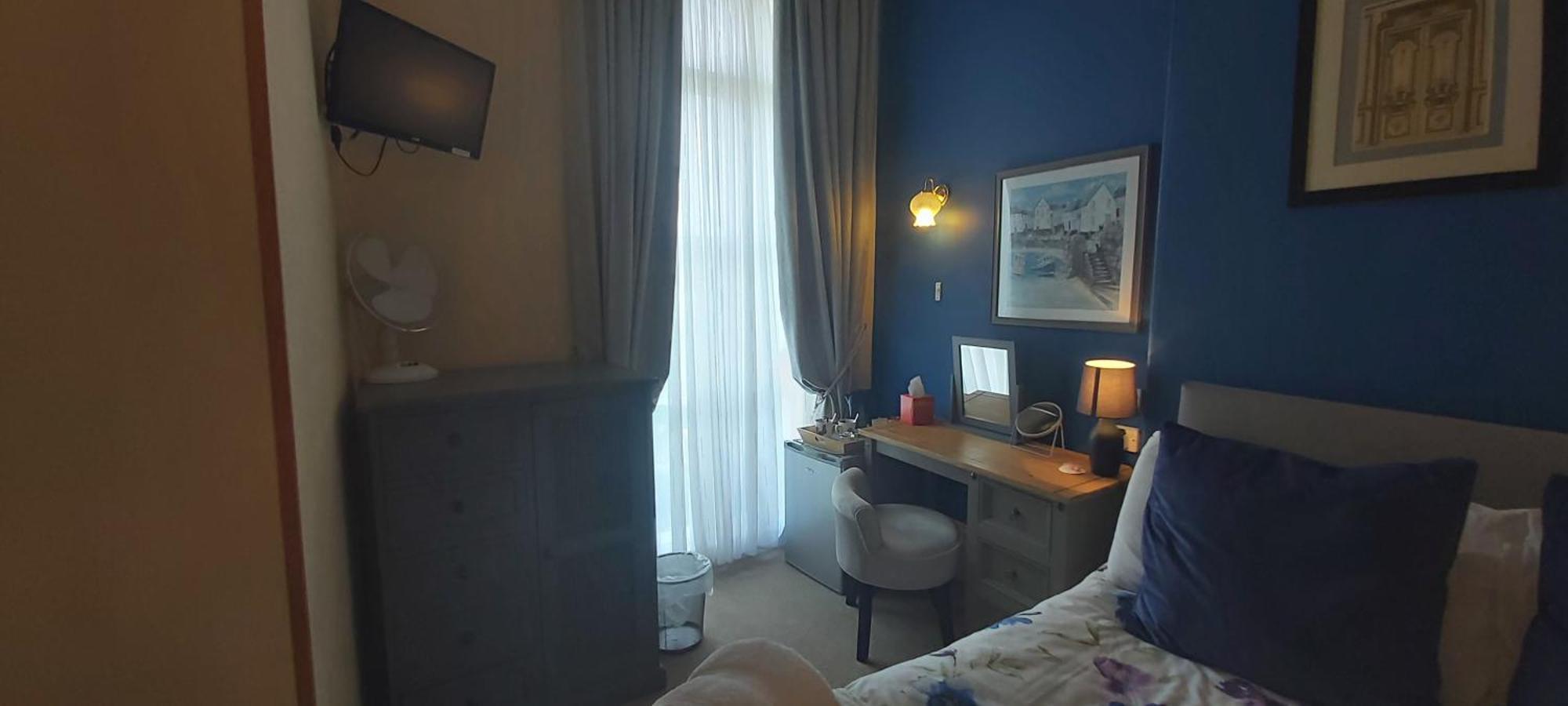 Cranborne Guest Accommodation Exclusively For Adults Торки Екстериор снимка