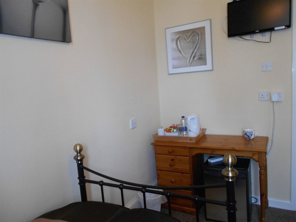 Cranborne Guest Accommodation Exclusively For Adults Торки Екстериор снимка