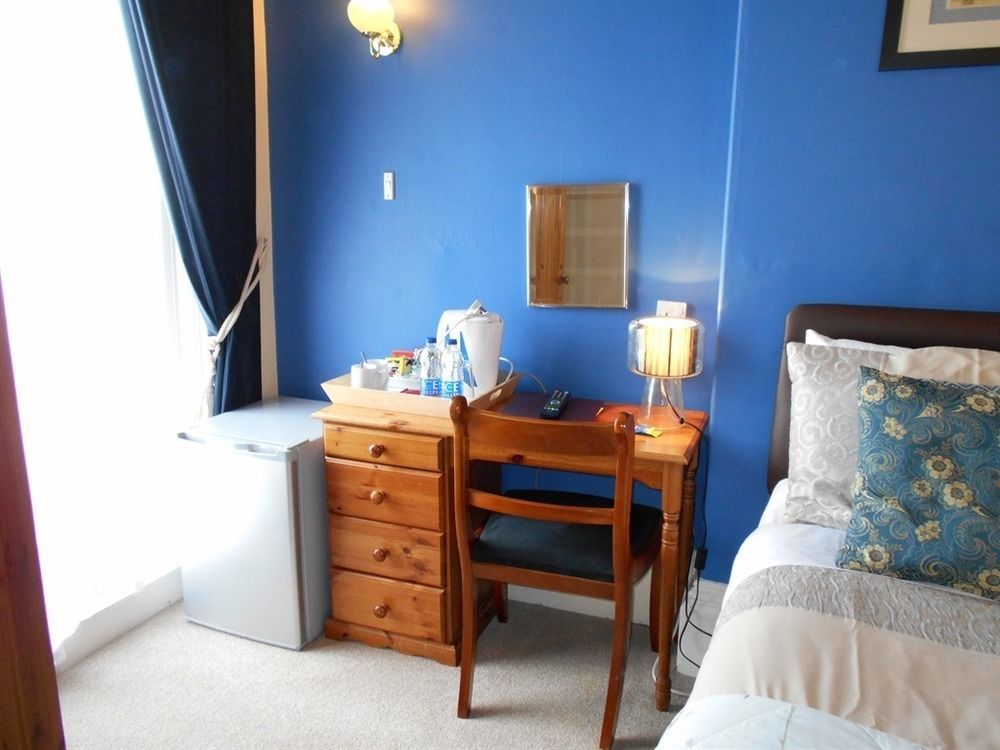 Cranborne Guest Accommodation Exclusively For Adults Торки Екстериор снимка